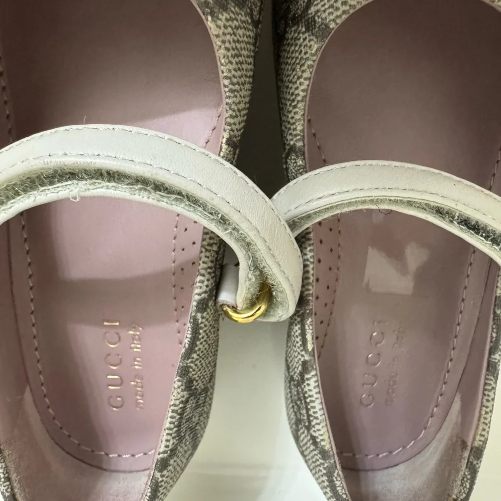 Gucci Gray and Gold Dress Shoes with Elegant Design - Picture 8 of 10